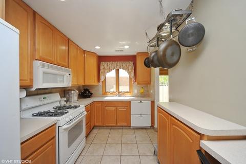948 S Wolf Rd, Des Plaines, IL 60016 photo 4