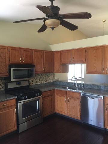 750 Thoreau Dr, Elgin, IL 60120 photo 2