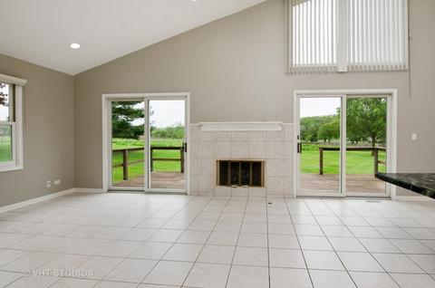 9811 Amanda Ln, Algonquin, IL 60102 photo 2