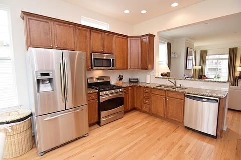3862 Kingsmill Dr, Elgin, IL 60124 photo 5