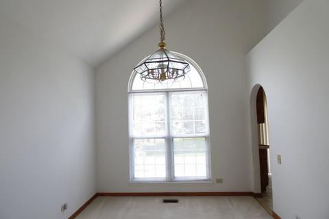 1491 Diamond Dr, Hoffman Estates, IL 60192 photo 4