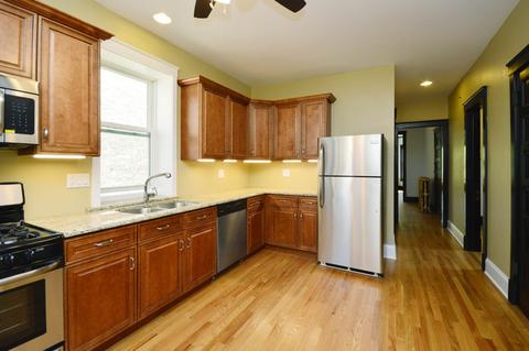 2008 W Estes Ave, Chicago, IL 60645 photo 7