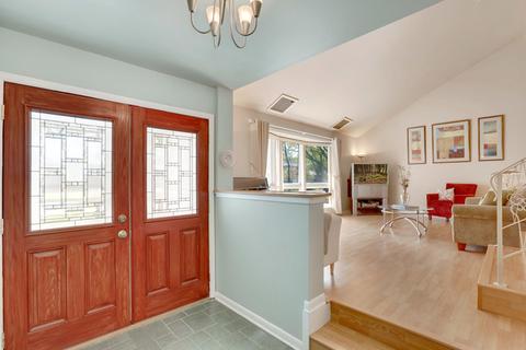 690 Manor Ct, Des Plaines, IL 60016 photo 2
