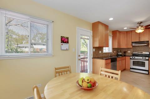 690 Manor Ct, Des Plaines, IL 60016 photo 9