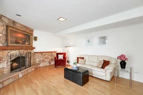 690 Manor Ct, Des Plaines, IL 60016 photo 5