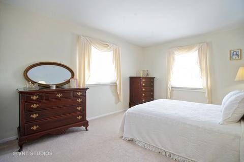 4498 Harbor Cir, Hoffman Estates, IL 60192 photo 8