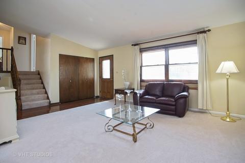 4498 Harbor Cir, Hoffman Estates, IL 60192 photo 2