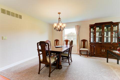 630 Randi Ln, Hoffman Estates, IL 60169 photo 4