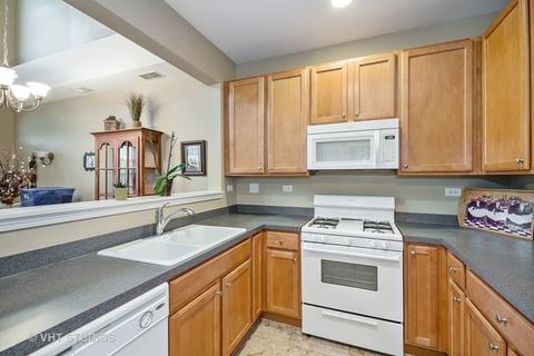 2288 Georgetown Cir, Aurora, IL 60503 photo 4