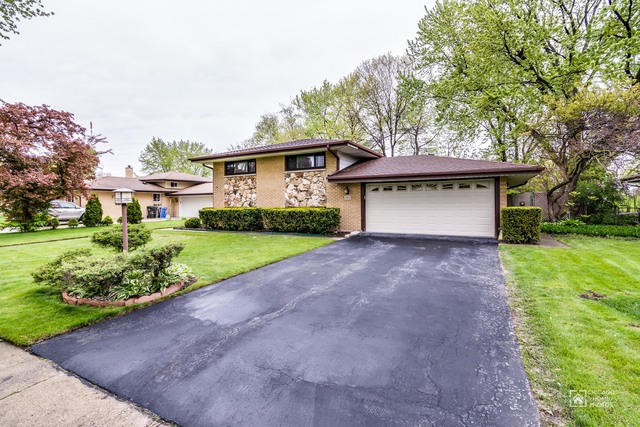 1418 E Lowden Ln, Mount Prospect, IL 60056 photo 2