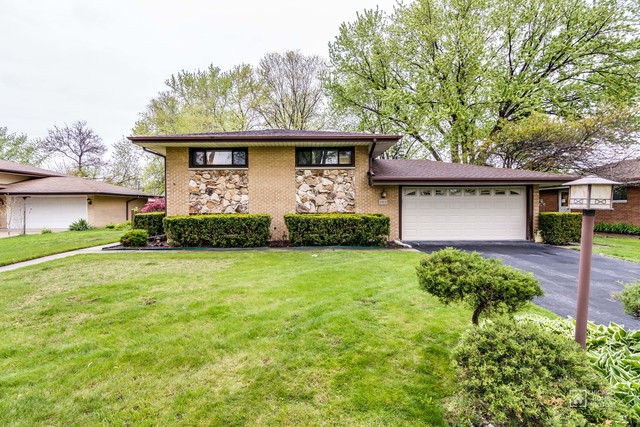 1418 E Lowden Ln, Mount Prospect, IL 60056 photo 1