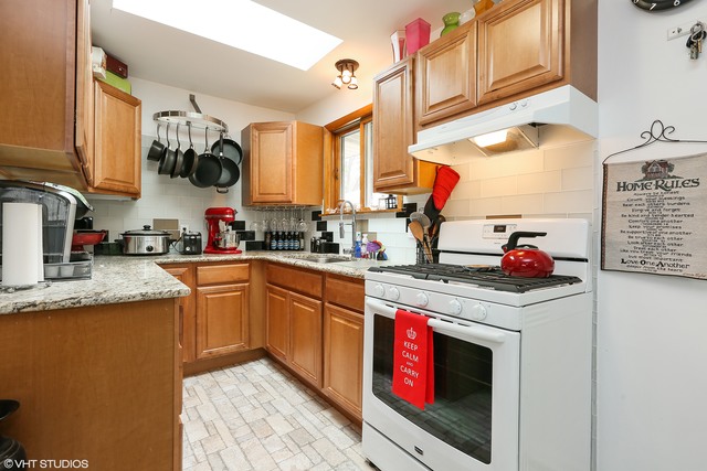 406 Village Rd, Willowbrook, IL 60527 photo 4