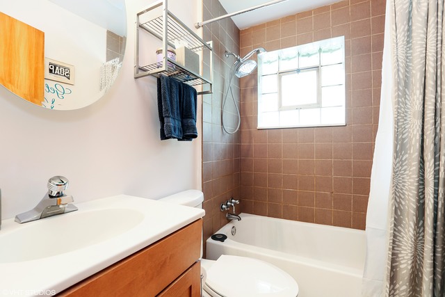 406 Village Rd, Willowbrook, IL 60527 photo 9