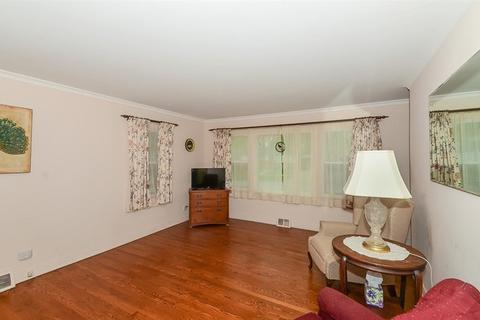 2139 Nimitz Dr, Des Plaines, IL 60018 photo 3