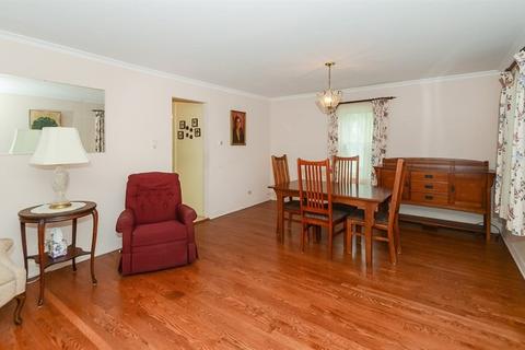 2139 Nimitz Dr, Des Plaines, IL 60018 photo 4