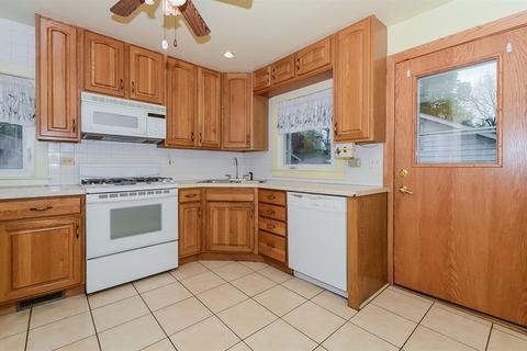 2139 Nimitz Dr, Des Plaines, IL 60018 photo 7