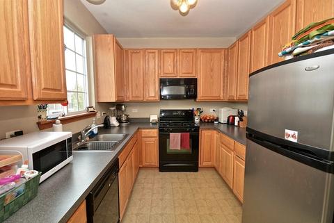 616 Declaration Ln, Aurora, IL 60502 photo 2