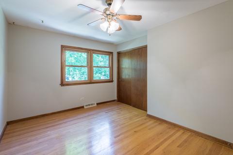 2 S471 Seneca Dr, Wheaton, IL 60189 photo 16