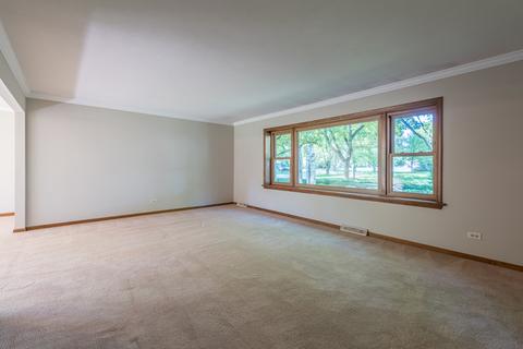 2 S471 Seneca Dr, Wheaton, IL 60189 photo 5