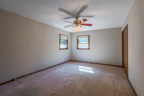 2 S471 Seneca Dr, Wheaton, IL 60189 photo 13