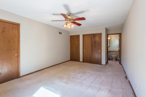 2 S471 Seneca Dr, Wheaton, IL 60189 photo 17