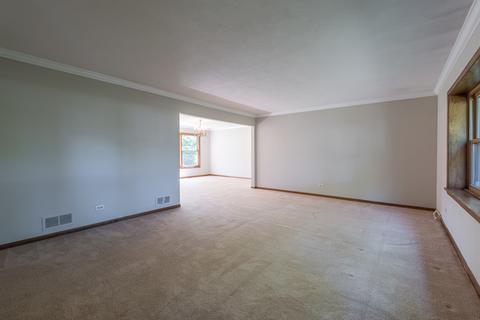 2 S471 Seneca Dr, Wheaton, IL 60189 photo 4
