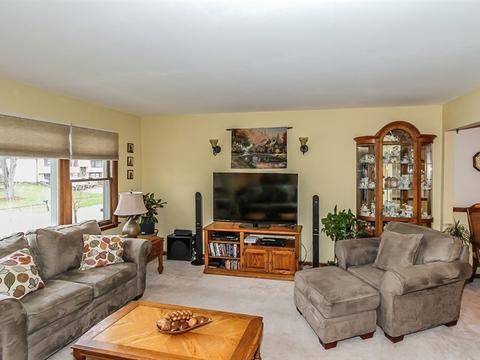 736 Spruce Ln, Bartlett, IL 60103 photo 3