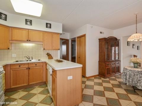 405 W Front St #402, Wheaton, IL 60187 photo 6