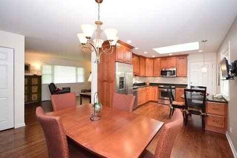 711 Marshall Dr, Des Plaines, IL 60016 photo 8