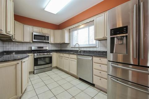 459 Anita Pl, Wheeling, IL 60090 photo 4