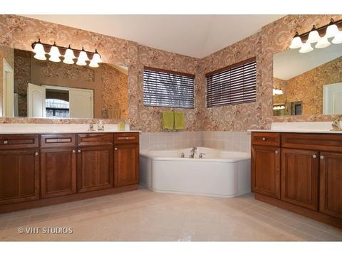 121 Regency Dr, Bartlett, IL 60103 photo 10