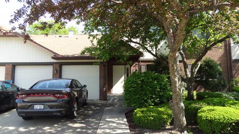 201 E Walters Ln #2B, Itasca, IL 60143 photo 2
