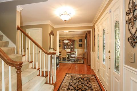 8500 Walredon Ave, Burr Ridge, IL 60527 photo 3
