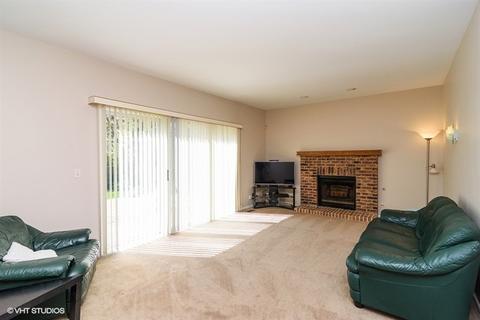 1050 Weeping Willow Dr, Wheeling, IL 60090 photo 5