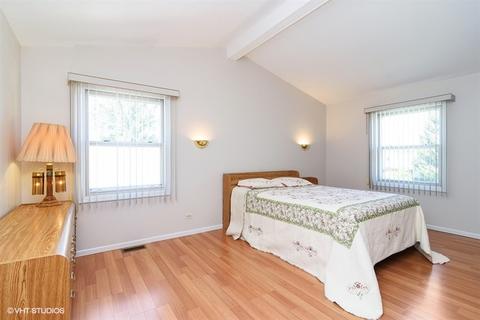 1050 Weeping Willow Dr, Wheeling, IL 60090 photo 9