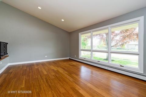 1074 Crimson Dr, Wheeling, IL 60090 photo 2