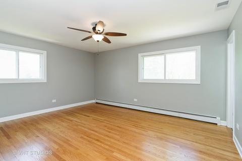 1074 Crimson Dr, Wheeling, IL 60090 photo 11