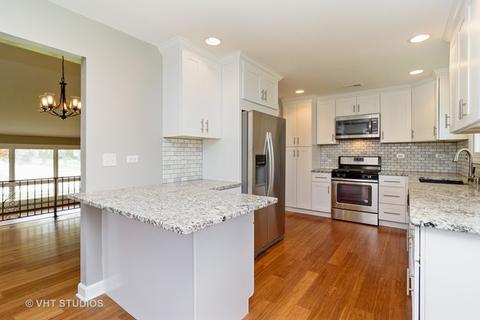1074 Crimson Dr, Wheeling, IL 60090 photo 6