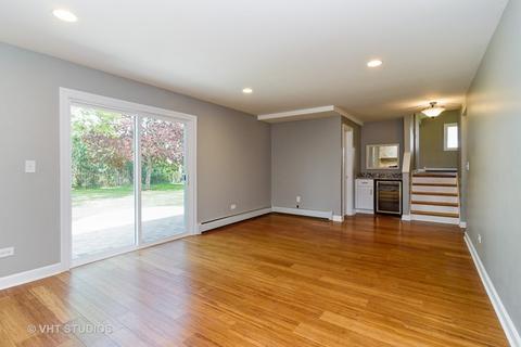 1074 Crimson Dr, Wheeling, IL 60090 photo 8