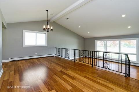 1074 Crimson Dr, Wheeling, IL 60090 photo 3