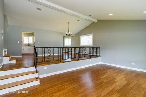 1074 Crimson Dr, Wheeling, IL 60090 photo 4