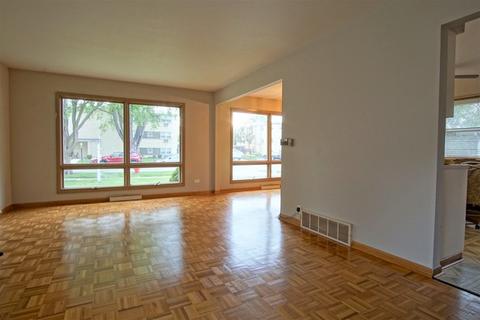 1117 Willson Dr, Des Plaines, IL 60016 photo 4