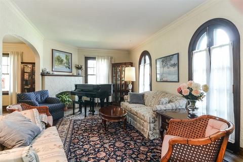 665 E Golf Rd, Des Plaines, IL 60016 photo 4