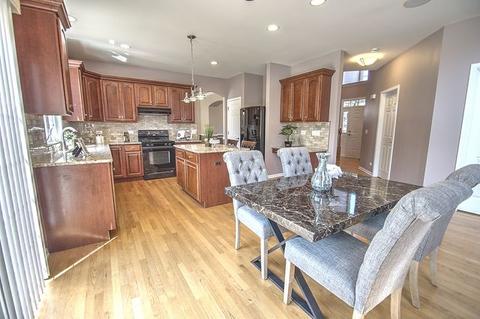 415 E Comstock Ave, Addison, IL 60101 photo 9