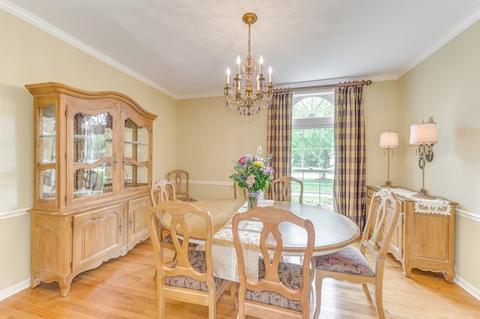 2085 Gladstone Dr, Wheaton, IL 60189 photo 4