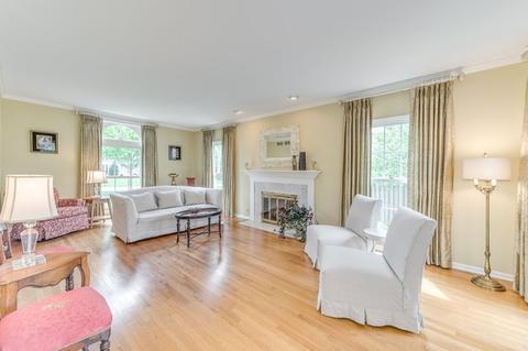 2085 Gladstone Dr, Wheaton, IL 60189 photo 3