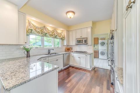 2085 Gladstone Dr, Wheaton, IL 60189 photo 5