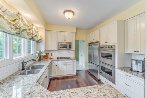 2085 Gladstone Dr, Wheaton, IL 60189 photo 7