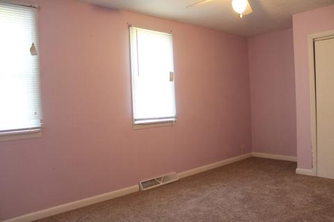 215 E Oak St, Georgetown, IL 61846 photo 7