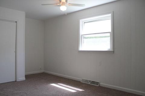 215 E Oak St, Georgetown, IL 61846 photo 8